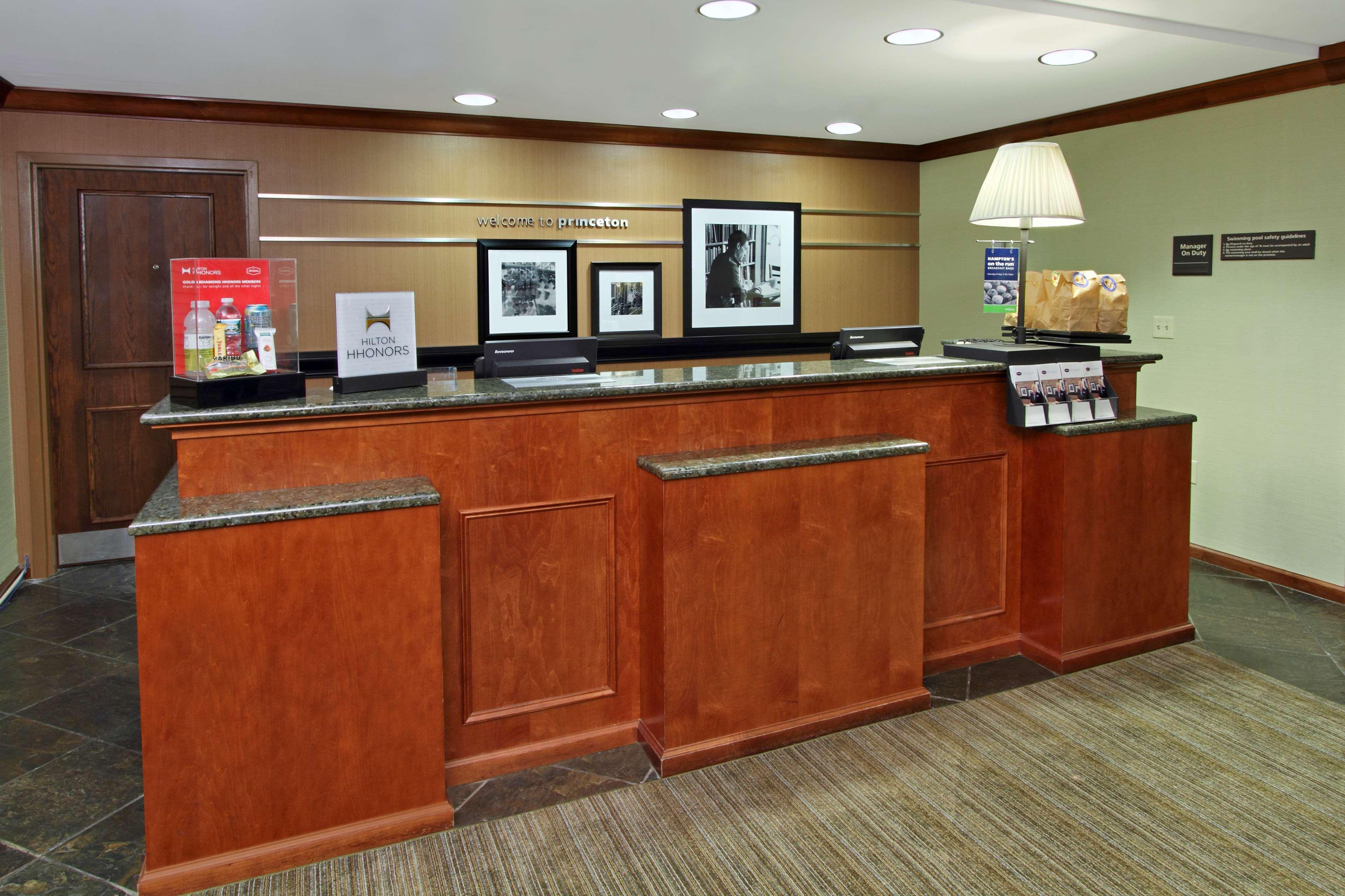 Hampton Inn Princeton Buitenkant foto
